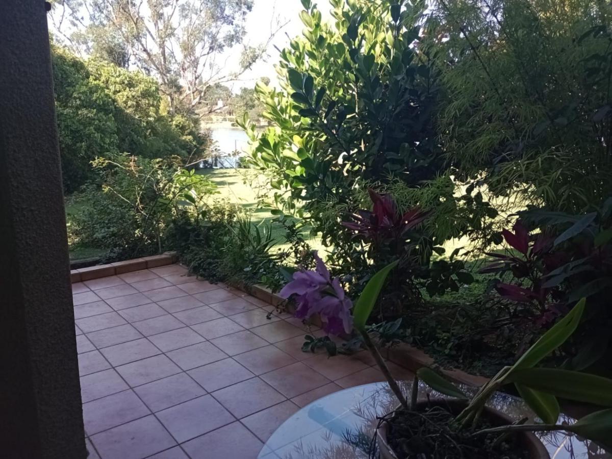Casa Vista Lago Vitoria Regia Holambra Eksteriør billede